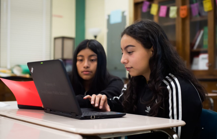 duPont Middle students working in classroom