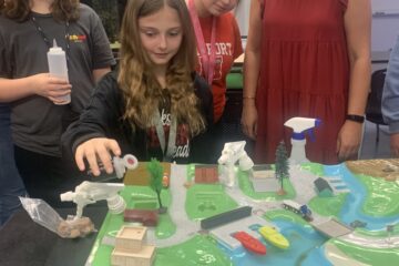 Mayport Middle students use the Enviroscapes tool