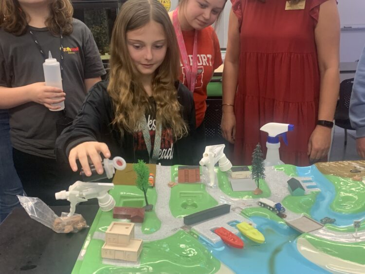 Mayport Middle students use the Enviroscapes tool